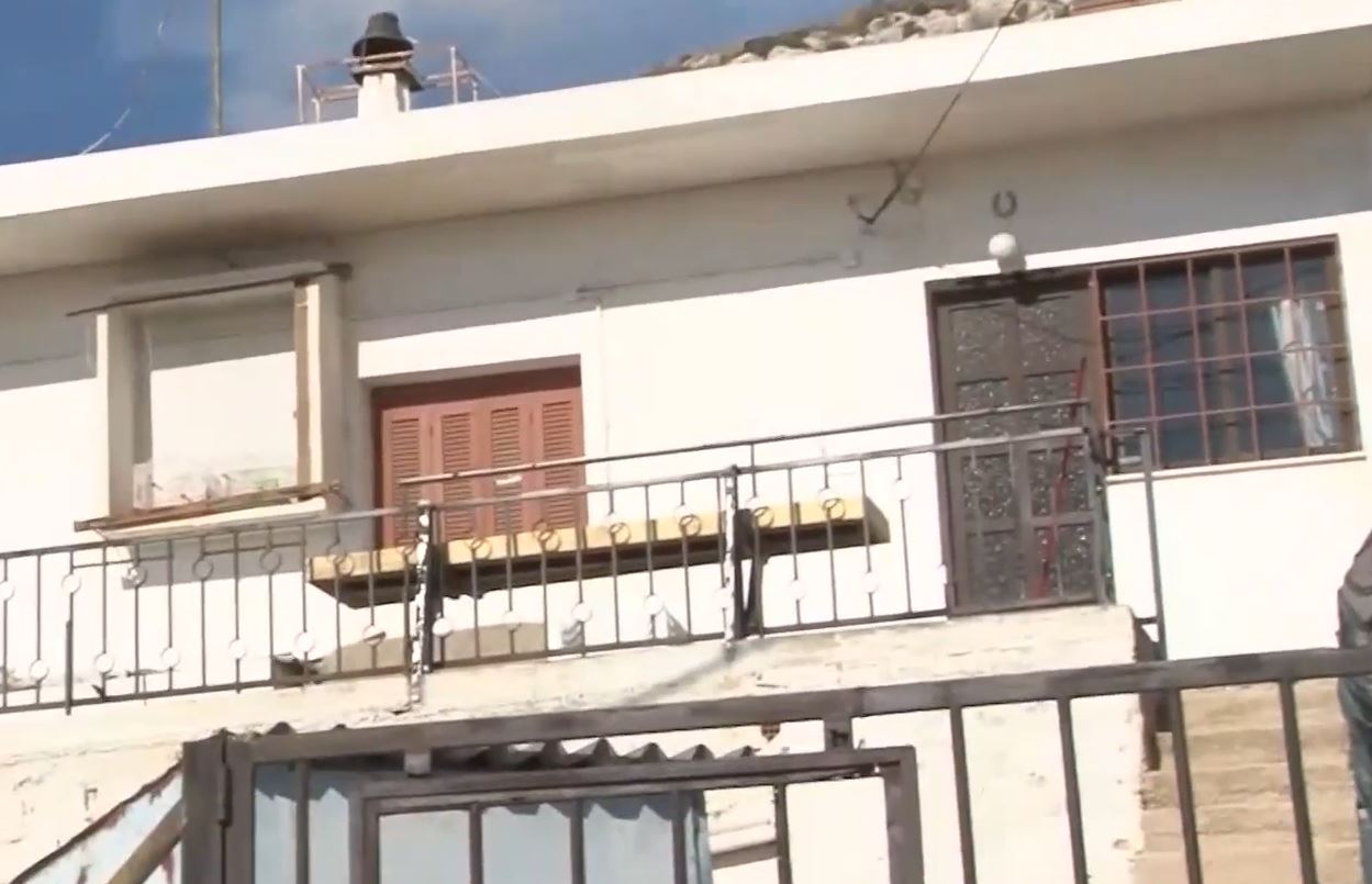 Κερατσίνι: Νεκρό ζευγάρι ηλικιωμένων στο μπαλκόνι του σπιτιού τους – Τους βρήκε ο εγγονός