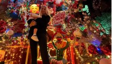 Κωνσταντίνα Σπυροπούλου: Σε χριστουγεννιάτικη διάθεση στολίζει με τα παιδιά της