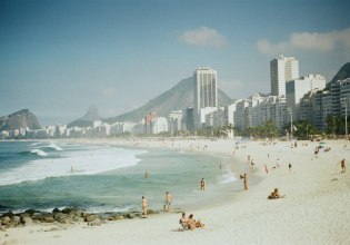 Ρίο ντε Τζανέιρο: Αεροσκάφος συνετρίβη στη θάλασσα της παραλίας Κοπακαμπάνα – Νεκρός ο πιλότος