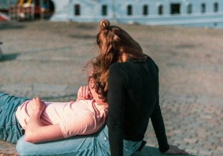 The playbook: Οι ερωτήσεις που «σπάνε» τον πάγο στο πρώτο ραντεβού