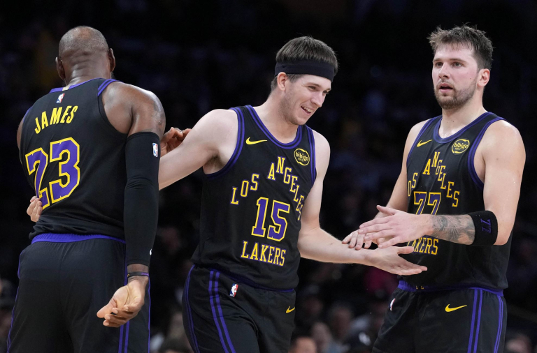 Νέο απίθανο ματς του Ντόντσιτς με 45 πόντους και τριπλ-νταμπλ, χάρισε στους Λέικερς τη νίκη στη Γιούτα (vids)