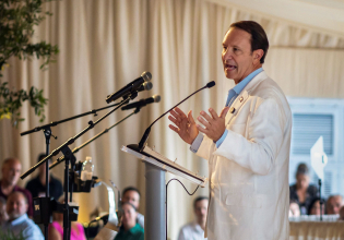 «Κόκκινο πανί» για τη Δανία ο άνθρωπος του Τραμπ στη Γροιλανδία