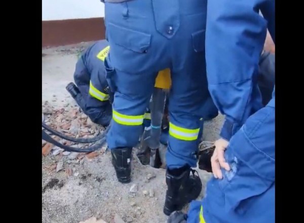 Λευκάδα: Αγοράκι έπεσε σε βόθρο και το έσωσαν οι πυροσβέστες – Βίντεο ντοκουμέντο