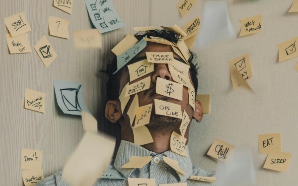 Αποφόρτιση: Πέντε τρόποι για να «βγάλεις» τη δουλειά από πάνω σου πριν πας στο σπίτι