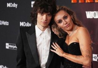 Μάιλι Σάιρους: Αρραβωνιάστηκε τον Μαξ Μοράντο, ύστερα από 4 χρόνια σχέσης