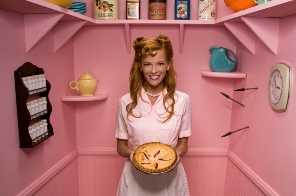 Όταν η άκρα δεξιά φοράει την pop «στολή» της: Πώς περνά στις playlists και τα memes μας