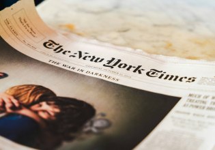 New York Times: Μηνύουν το Πεντάγωνο για τους περιορισμούς στα ΜΜΕ που επέβαλε ο Χέγκσεθ