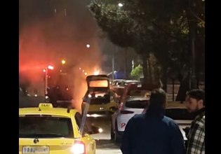 Φωτιά σε όχημα στο κέντρο της Αθήνας – Έκλεισε η Μαυροματαίων στο Πεδίον του Άρεως