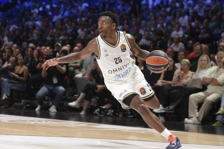 Αναντολού Εφές – Dubai B.C. 76-80: Επιστροφή στις νίκες με σούπερ Μακίνλεϊ Ράιτ