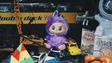 Από τους δασμούς μέχρι τα Labubu, το 2025 ήταν μία… ιδιαίτερη χρονιά για τη παγκόσμια οικονομία