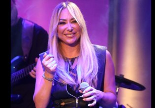 Μελίνα Ασλανίδου:  «Ξέρω Έναν Δρόμο», το τρυφερό τραγούδι για τα παιδιά του συλλόγου «Η Φλόγα»