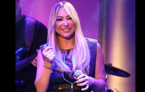 Μελίνα Ασλανίδου:  «Ξέρω Έναν Δρόμο», το τρυφερό τραγούδι για τα παιδιά του συλλόγου «Η Φλόγα»