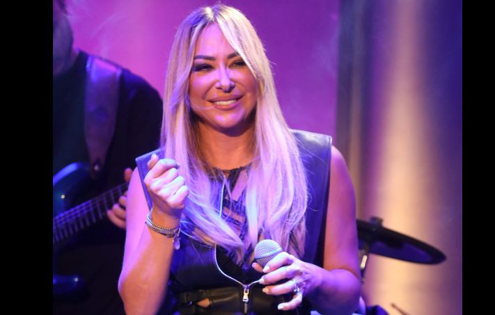 Μελίνα Ασλανίδου:  «Ξέρω Έναν Δρόμο», το τρυφερό τραγούδι για τα παιδιά του συλλόγου «Η Φλόγα»