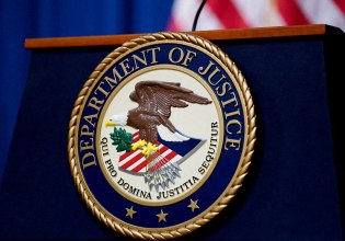 Η κυβέρνηση Τραμπ καθαιρεί 8 δικαστές αρμόδιους για υποθέσεις μετανάστευσης στη Νέα Υόρκη