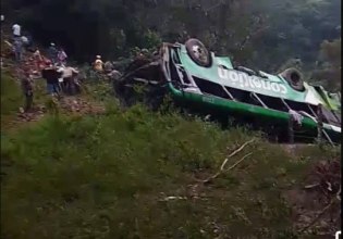 Μεξικό: Τουλάχιστον 10 νεκροί και 32 τραυματίες από πτώση λεωφορείου σε χαράδρα