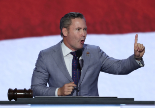 Βενεζουέλα: Η πώληση πετρελαίου επιτρέπει στον Μαδούρο να διατηρηθεί στην εξουσία, λένε οι ΗΠΑ