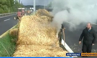 Αγρότες: Μπλόκο και στις Μικροθήβες – Παρέκαμψαν τα ΜΑΤ και έκλεισαν την Εθνική Οδό – «Δεν κάνουμε βήμα πίσω»