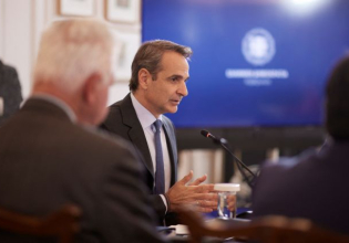 Greek PM Highlights Budget, Tax Cuts and Reforms in Year-End Message