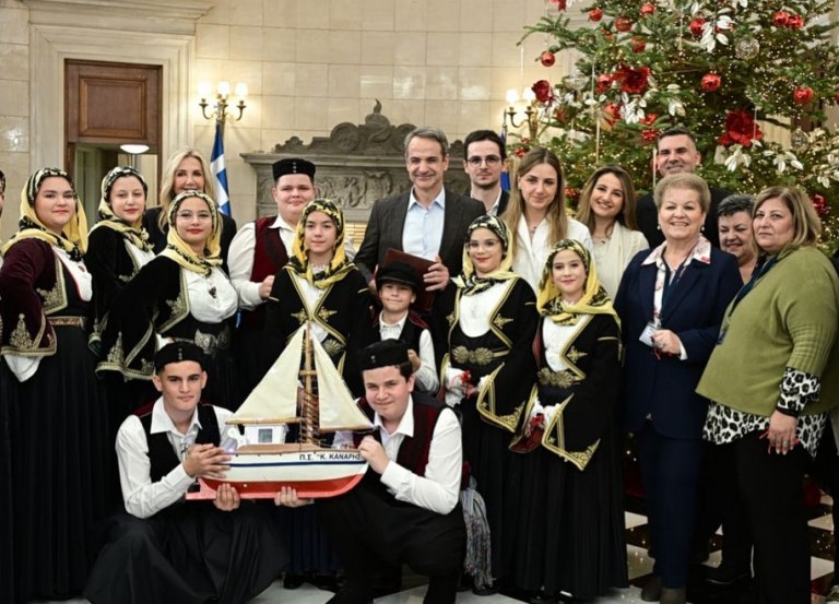 Festive Carols and Holiday Cheer at Greece’s Political Hubs