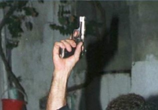 Μπαλωθιές στο Ηράκλειο: Αδέσποτη σφαίρα κατέληξε σε διπλανό σπίτι