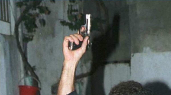 Μπαλωθιές στο Ηράκλειο: Αδέσποτη σφαίρα κατέληξε σε διπλανό σπίτι