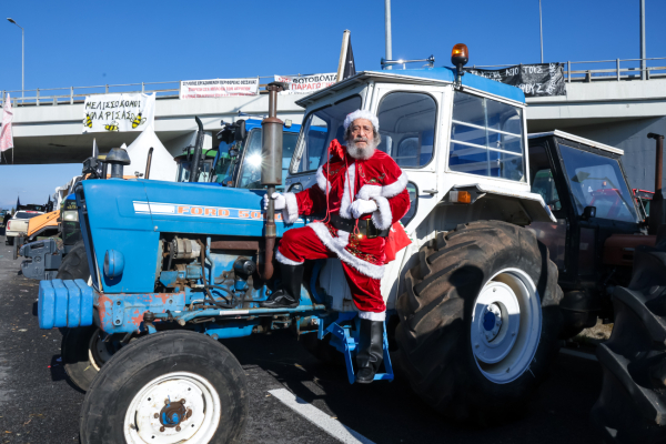 Αγροτικές κινητοποιήσεις: Η «σκόνη» από τα διασπαστικά «μπλόκα του διαλόγου» πεισμώνει τους αγρότες