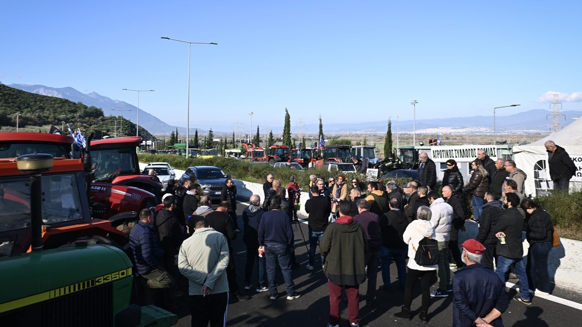 Στα αγροτικά μπλόκα της Φθιώτιδας ο Κουτσούμπας – «Ο αγώνας σας είναι δίκαιος και πρέπει να πάει μέχρι τέλους»