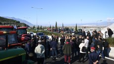 Στα αγροτικά μπλόκα της Φθιώτιδας ο Κουτσούμπας – «Ο αγώνας σας είναι δίκαιος και πρέπει να πάει μέχρι τέλους»