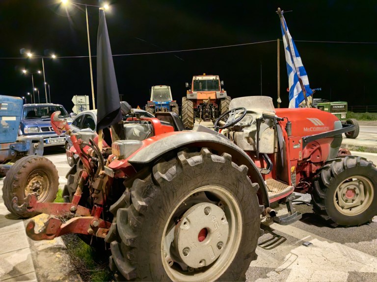 «Ακριβοί στα πίτουρα, φτηνοί στο αλεύρι»: Κακουργήματα στα μπλόκα, πλημμελήματα στις υποκλοπές
