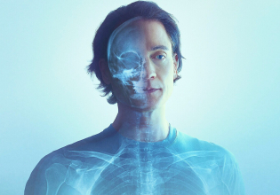 «Μέχρι το 2039 θα είμαι αθάνατος» – Ο μεγιστάνας Μπράιαν Τζόνσον «έσπασε» τον κώδικα της αιώνιας ζωής