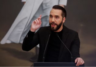 Ελ Σαλβαδόρ: Δεν αποκλείει την παραμονή του στην εξουσία για άλλα 10 χρόνια ο πρόεδρος Μπουκέλε