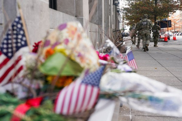 Ο Τραμπ διαμηνύει ότι το πάγωμα χορήγησης ασύλου θα διαρκέσει «πολύ καιρό»