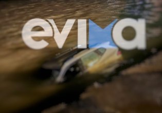 Εύβοια: Αυτοκίνητο με 4 άτομα έπεσε στο λιμάνι στα Νέα Στύρα