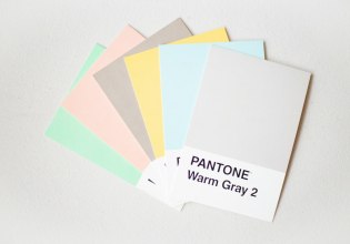 Η Pantone κάνει μια εκπληκτική επιλογή για το χρώμα (μη χρώμα) της χρονιάς 2026 -«Η ιστορία από την αρχή»