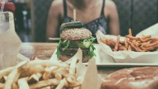 Vegan ή όχι, το junk food δεν κάνει καλό