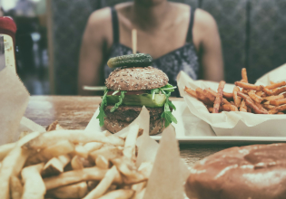 Vegan ή όχι, το junk food δεν κάνει καλό