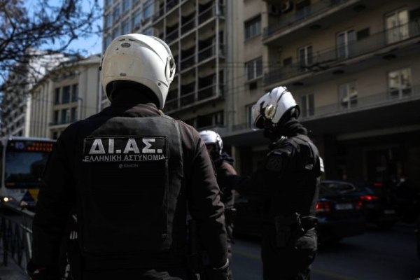 Διαδοχικά χτυπήματα κατά των ναρκωτικών στην Αττική και στο λιμάνι του Πειραιά από το Λιμενικό