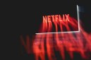 Netflix: Επιστρέφει στον μεγάλο δανεισμό για να αποκτήσει τη Warner Bros — Η πιο τολμηρή κίνηση στην ιστορία της