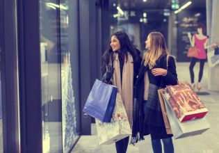 Last Sunday Before Christmas: Shops Open Across Greece