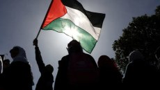 Ο Τραμπ επεκτείνει την απαγόρευση εισόδου στους Παλαιστίνιους και σε πολίτες άλλων επτά χωρών