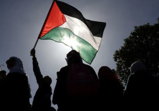 Ο Τραμπ επεκτείνει την απαγόρευση εισόδου στους Παλαιστίνιους και σε πολίτες άλλων επτά χωρών