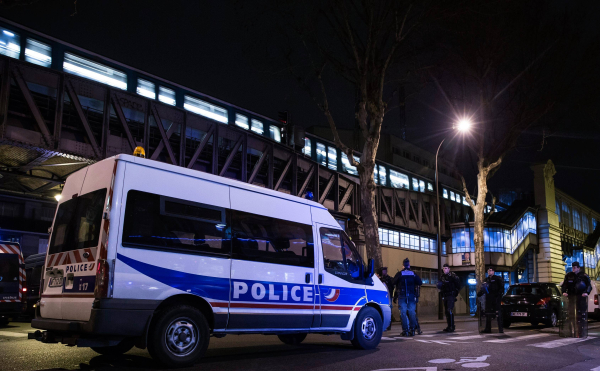 Επίθεση με μαχαίρι στο μετρό του Παρισιού – Τρεις γυναίκες τραυματίστηκαν