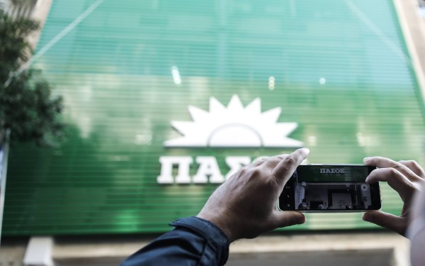 ΠΑΣΟΚ: Κανείς ποτέ δεν επικαλέστηκε κουμπαριά με τον N. Ανδρουλάκη για να αποφύγει ελέγχους ή να παρακαμφθούν οι νόμοι