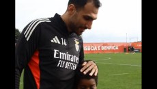 Μπενφίκα και Παυλίδης μοίρασαν δώρα στους μικρούς φίλους της ομάδας (vid)