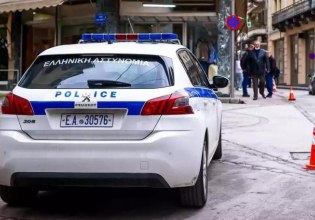 Εξάρχεια: Άνδρας με την απειλή όπλου άρπαξε την σύντροφό του μέσα από κατάστημα στη Στουρνάρη μετά από καβγά