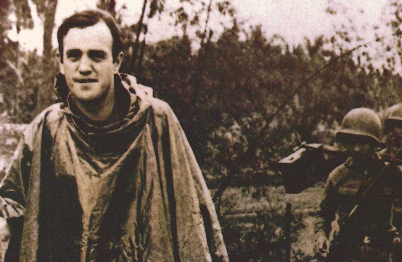 Πέθανε ο βραβευμένος με Πούλιτζερ δημοσιογράφος Πίτερ Αρνέτ – Κάλυψε τους πολέμους του Βιετνάμ και του Κόλπου