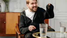 Γιατί ένα ξέσπασμα βωμολοχίας μπορεί να σας κάνει καλό