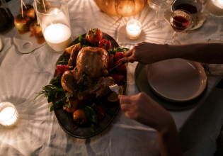 Βρετανία: Άνδρας πήγε σε δείπνο Χριστουγέννων και έμεινε με την οικογένεια για… 45 χρόνια