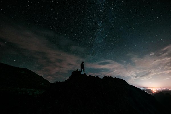 Άκρως Ζωδιακό: Τα Do’s και Don’ts στα ζώδια σήμερα [Σάββατο 06.12.2025]