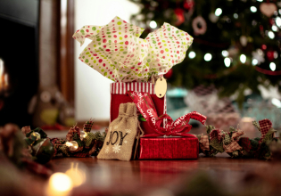 Χριστούγεννα με self-gifting: «Στον εαυτό μου με αγάπη»